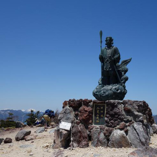 雲一つない青空 日光の男体山
