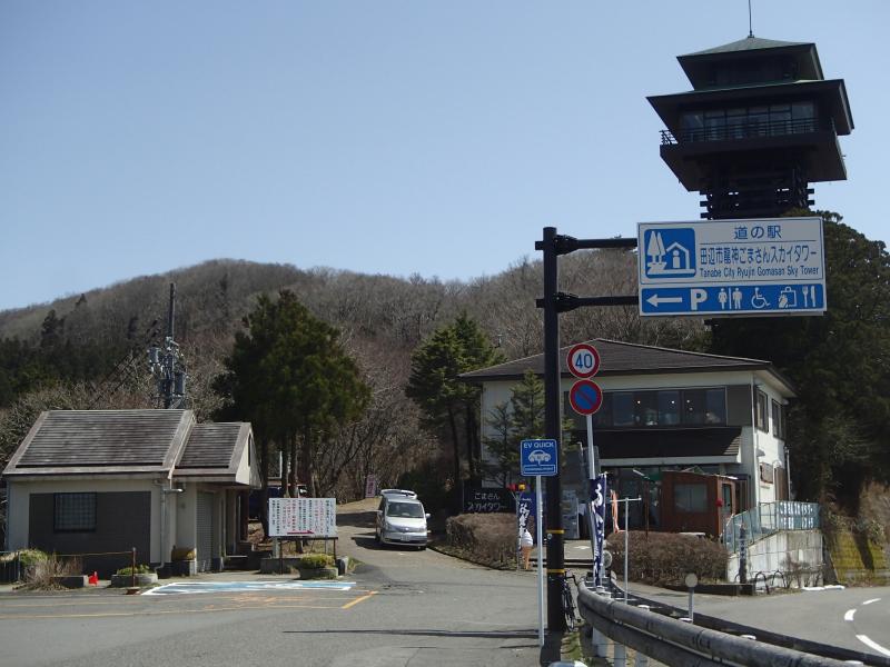 本日２座目の山は、道の駅がスタート地点。もっとも簡単なコースでもっとも早く山頂に着く関西百名山だと思います。