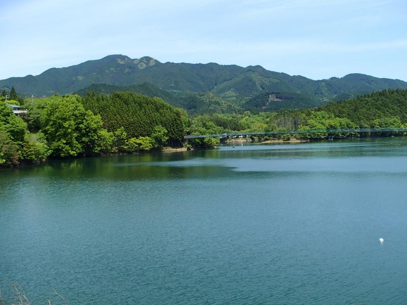 津風呂湖畔から見る龍門岳。いい天気で良かった～！