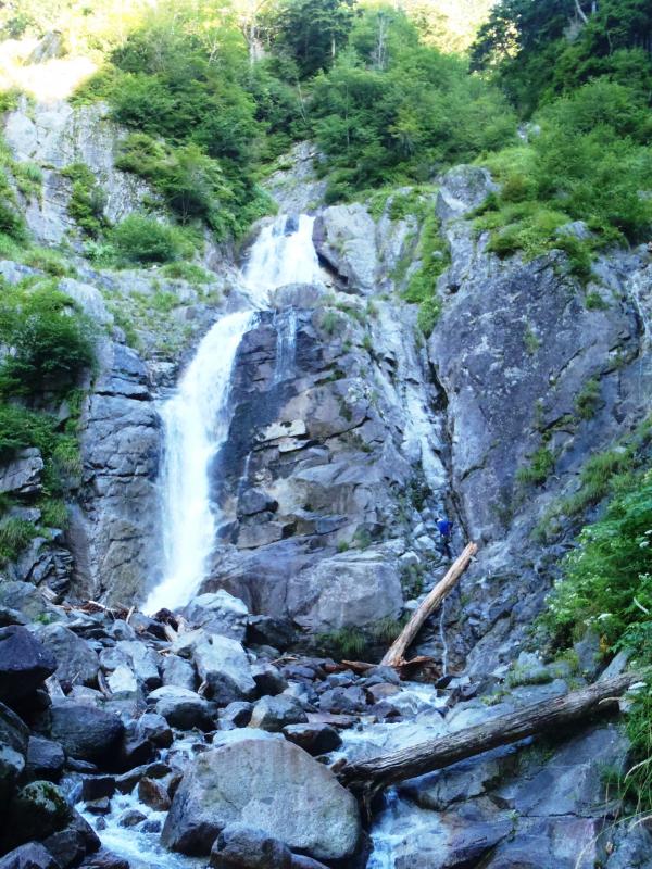 １５ｍ日暮しの滝。右手のリッジを登る。