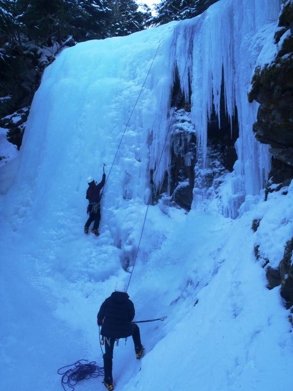 米村氏、登ります。