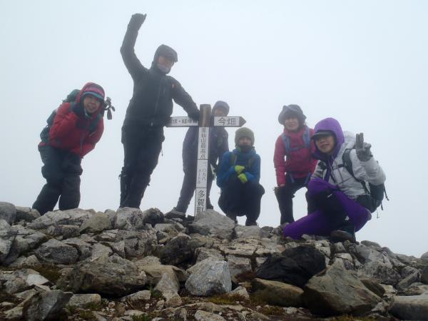 霊仙山 最高点（1098m）寒いです！