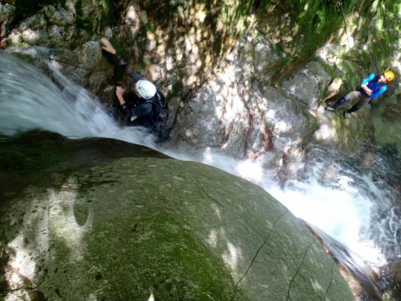 ドドドーッ！　今日は水量が多いです。