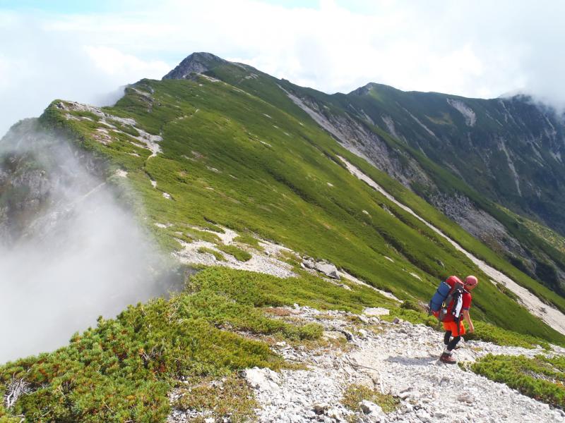 誰も登山者はおりません。貸し切り状態で贅沢ですょ～。