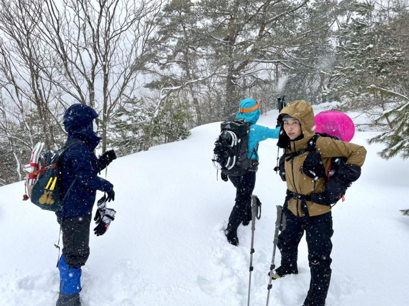 マキノ高原スキー場を抜け、やっと登山スタート。