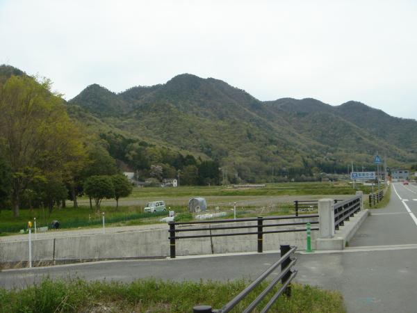 麓からの千丈寺山の風景