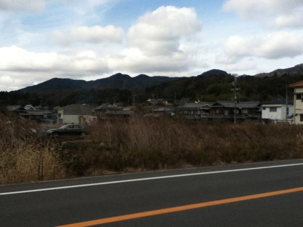 神鉄箕谷駅から走り始めR428谷寺口交差点付近から見た帝釈・丹生山の山並み。