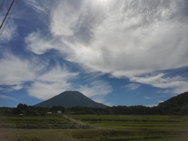 富士山にそっくりな大山を西から見た姿