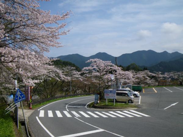 談山神社駐車場から見る音羽三山