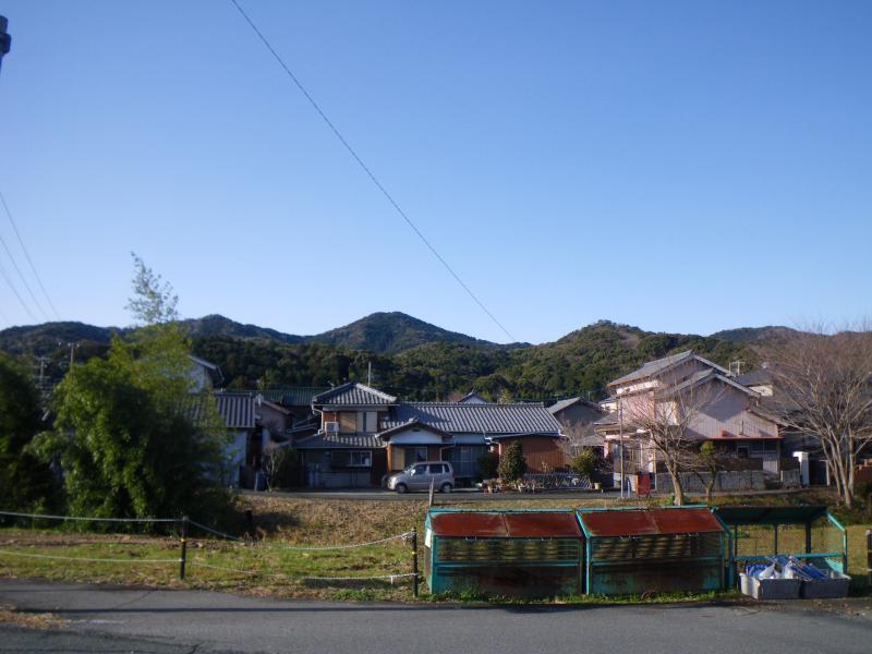 赤坂宿近くから見る宮路山