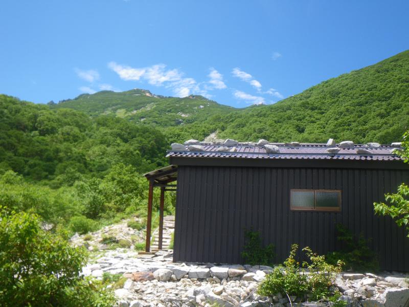 池山避難小屋と空木岳
