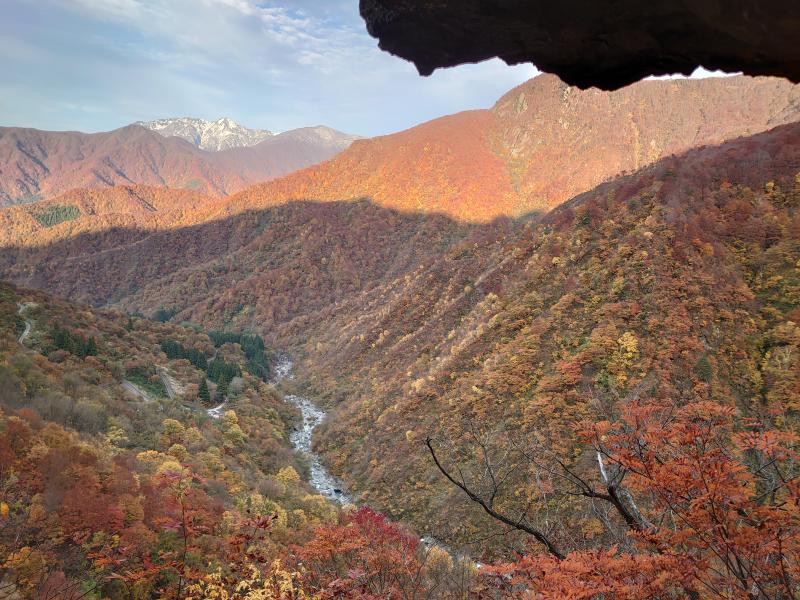 雪化粧した八海山