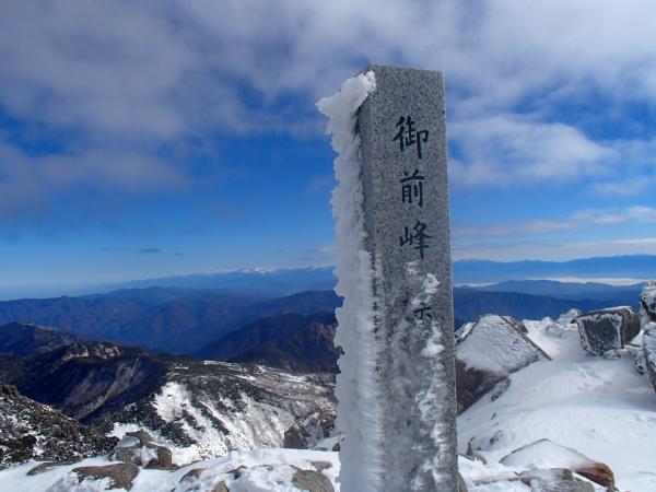 白山御前峰と剱岳、立山連峰