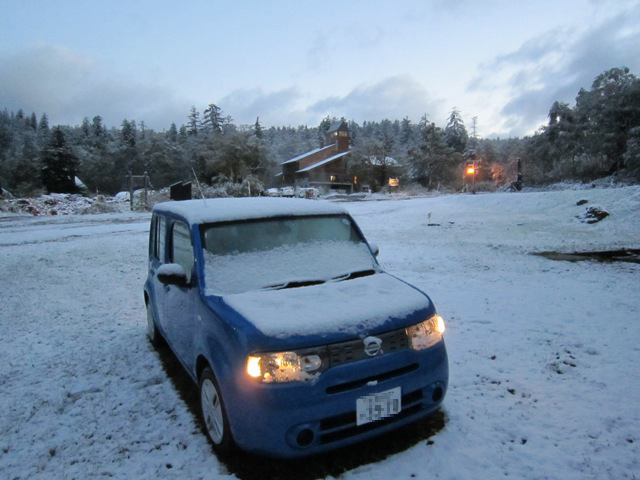 一日目朝起きたら雪でした