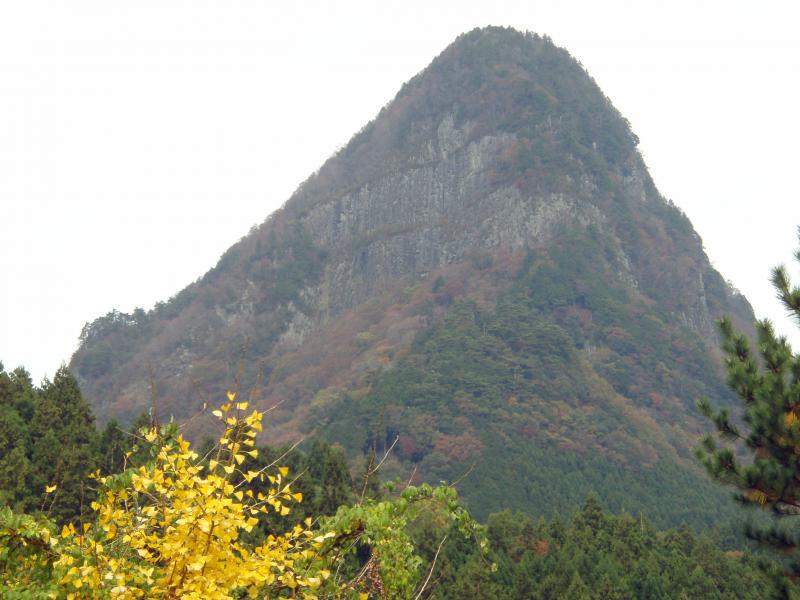 鎧岳・・・すごい形の山です