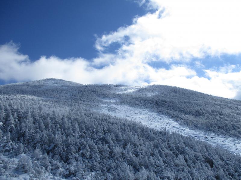 冬山らしく、キリリと冷えて澄んだ空。