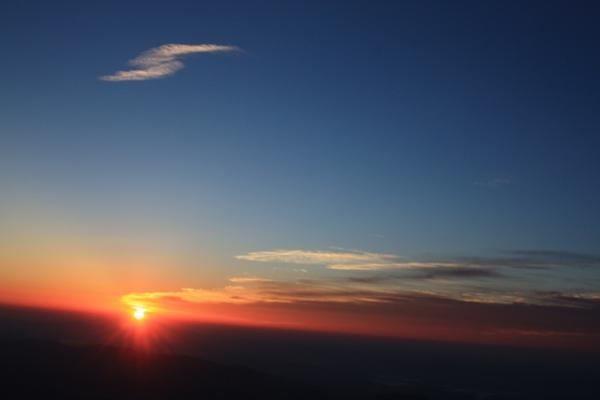 大船山へ朝日を見に出かけました。朝焼けもきれいでした。