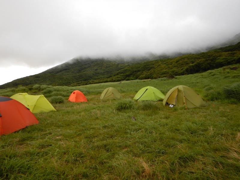 テントを担いで、ボウガツルまでやって来ました。