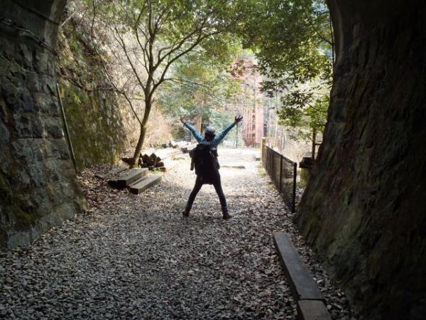 トンネルを抜けると…