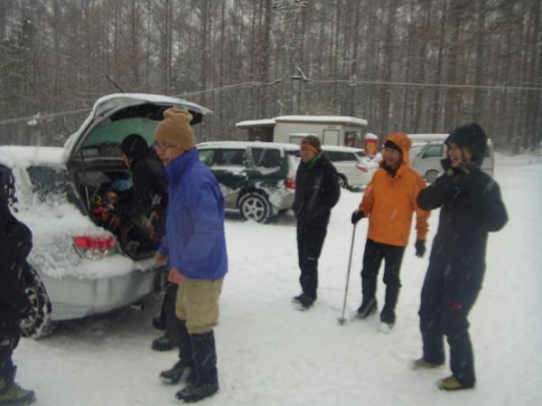 夜中からの雪もやまず。さむいーーー。