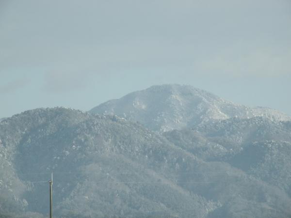 この日は雪雲の中で観えなかったので2月19日の三嶽