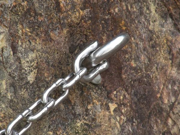 ぴかぴかの鎖。