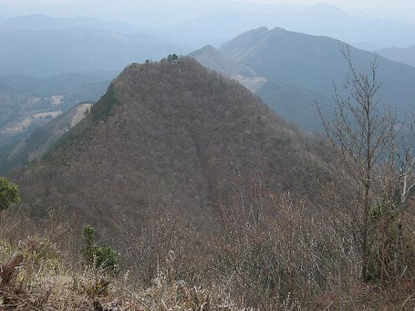 倶留尊山から見る歩いてきた道。