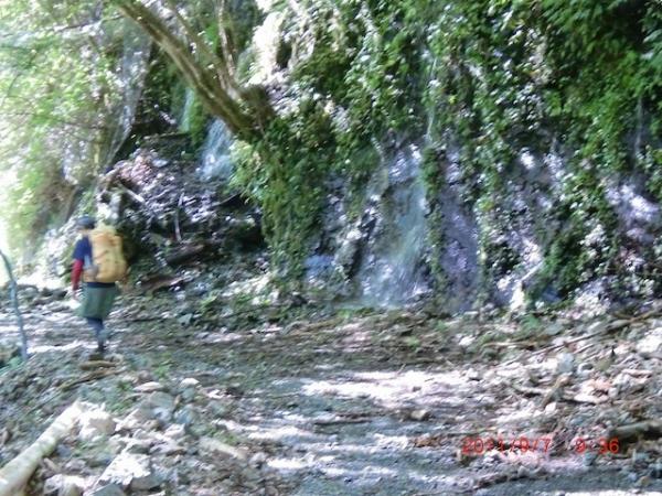 斜面が滝のよう