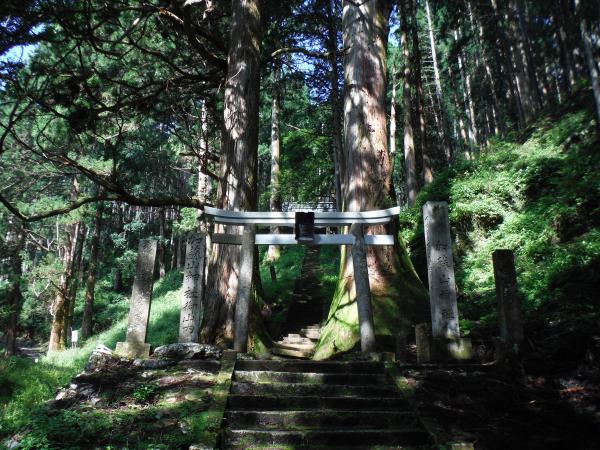 加蘇山神社がスタート地点です