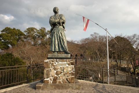 ゴール地点の風頭山公園の坂本竜馬像です。この近くに亀山社中跡地があります。