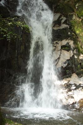 御手洗の滝。山頂からの展望がないこの山の一番の見どころです。