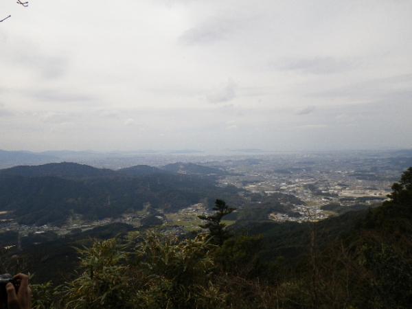 遠くに福岡タワーやドームが見えます。