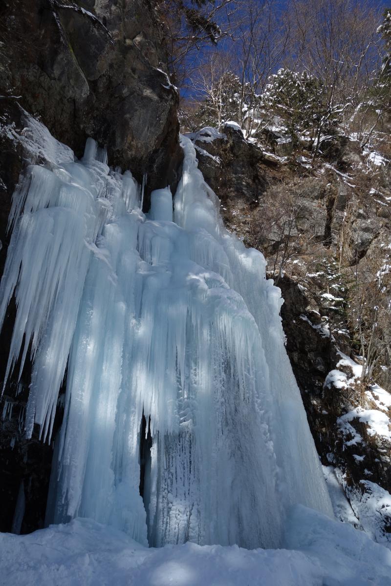 庵滝の氷瀑へ