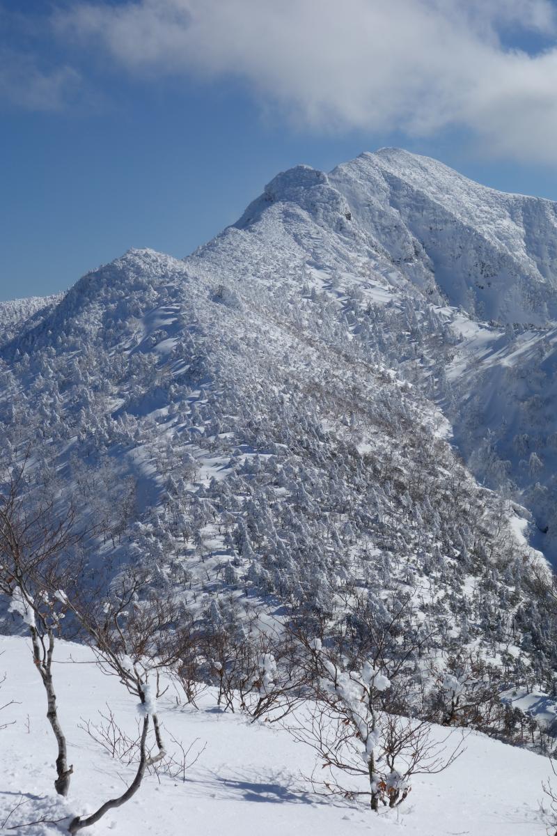 甲子旭岳の姿が印象的でした