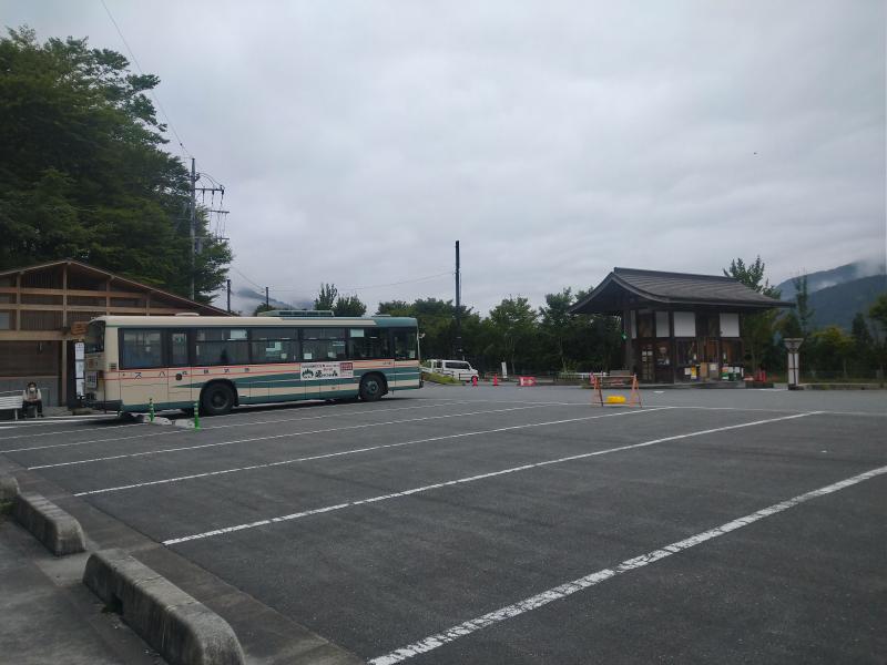 三峰神社バス停に到着です。送れずに間に合ったぁ～