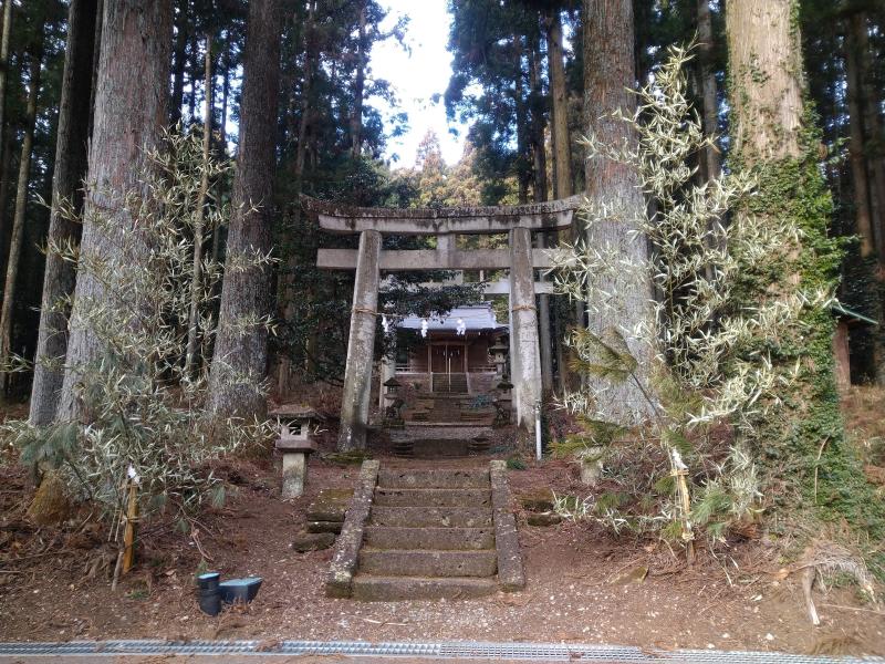滝尾神社。想像していた以上に立派で手入れがされている神社でした。