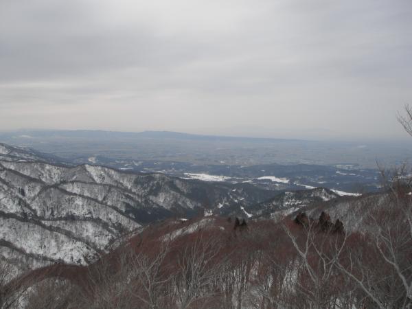 三ノ峰コースから阿賀野の町を見下ろす。