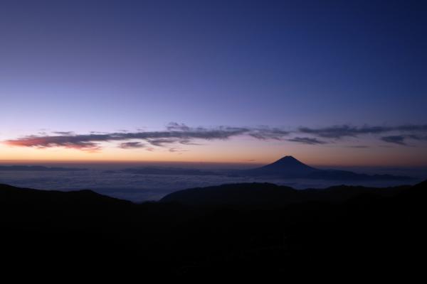 朝の富士山を