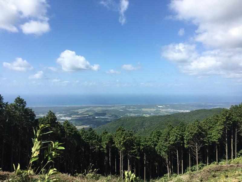 金峰山頂上付近からの眺め。いい空！