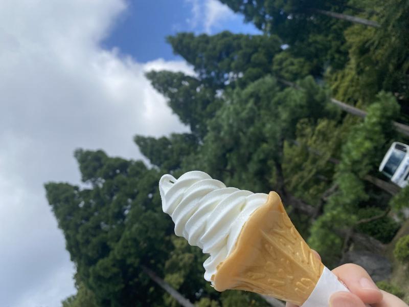 隣接のカモシカ荘さんにて温泉を頂いてからのソフトクリーム！！