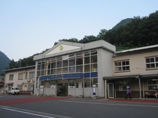 水上駅前　ここからバスで20分ほどです