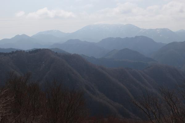藤原岳、御池岳が見えます。