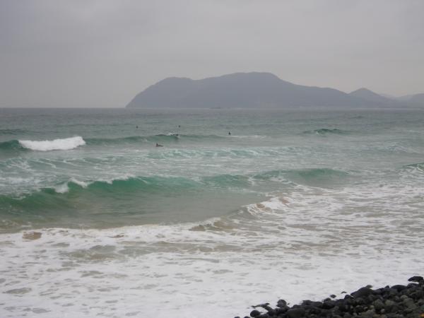 糸島でサーフィンを楽しんだ後はボルダリングへGo!!