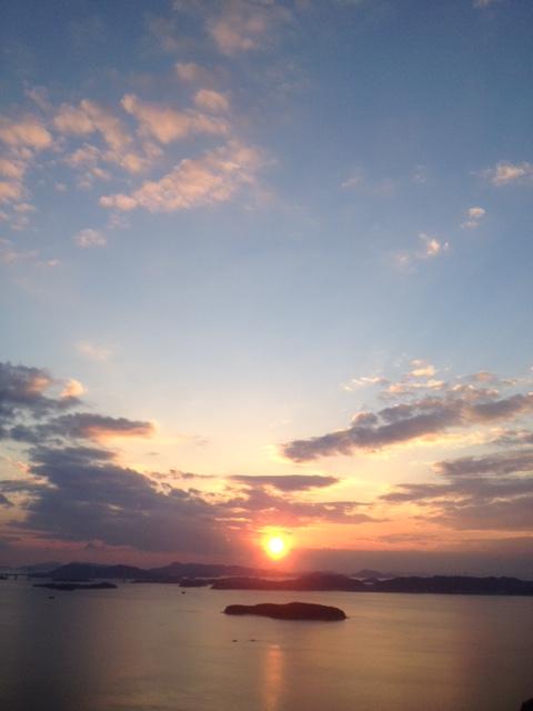 瀬戸内海に沈む夕日。