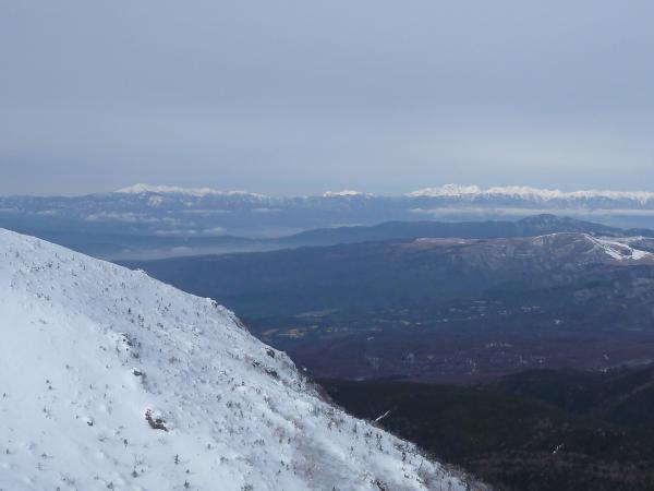 北アルプス方面もよく見えました。左から、乗鞍岳、焼岳、穂高連峰と続きます。