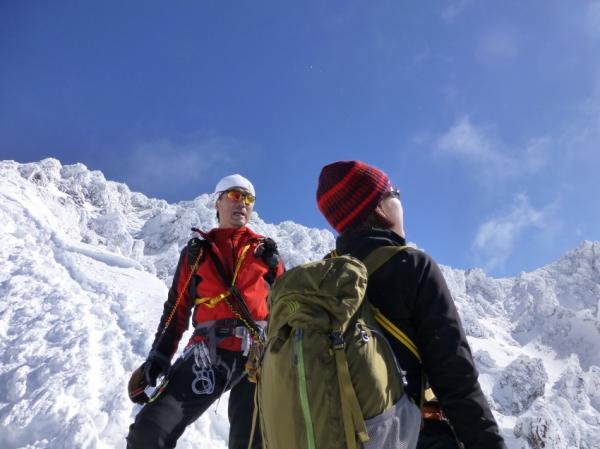 赤岳を見上げる