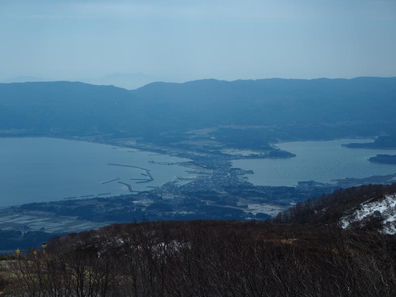 両津湾と加茂湖。佐渡のくびれている感じが確認できます。