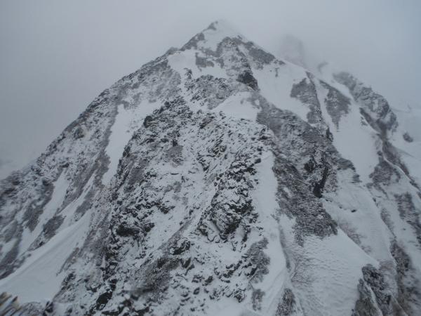 息を飲み込む光景ここピラミッドピーク越えて西穂山頂まで。