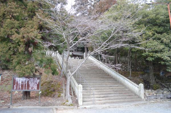 登山口の龍野神社
