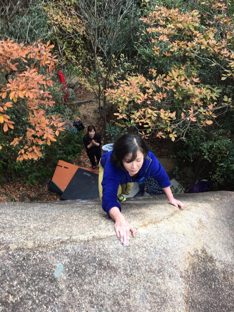 紅葉の中のクライミングは気持ちいい